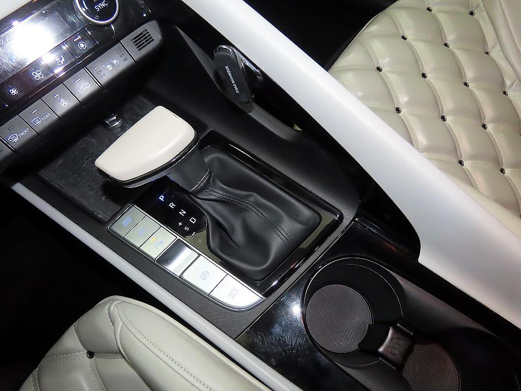 HYUNDAI Avante - Vista 12