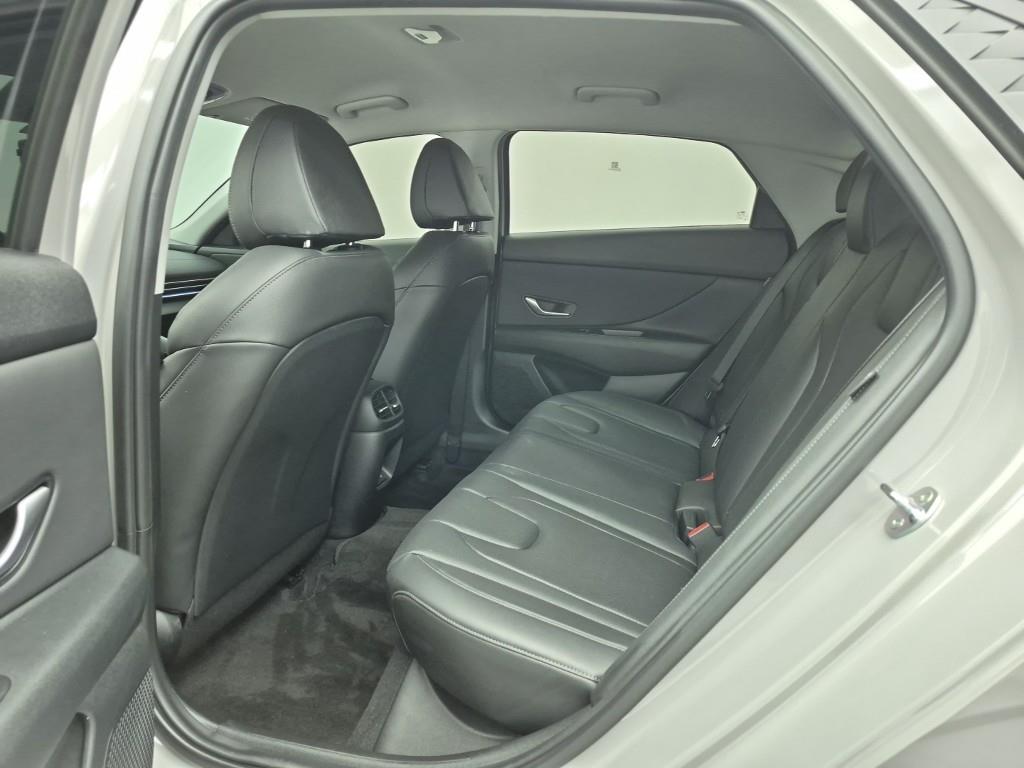 HYUNDAI Avante - Vista 12