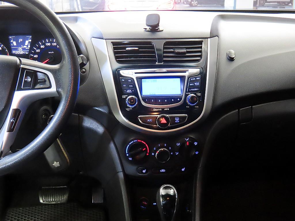 HYUNDAI Accent - Vista 11
