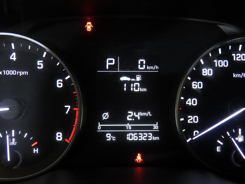 HYUNDAI Avante - Vista 9