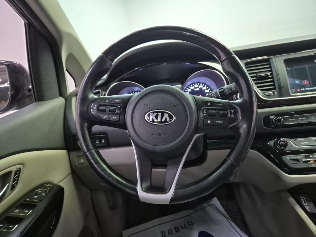 KIA Carnival - Vista 9