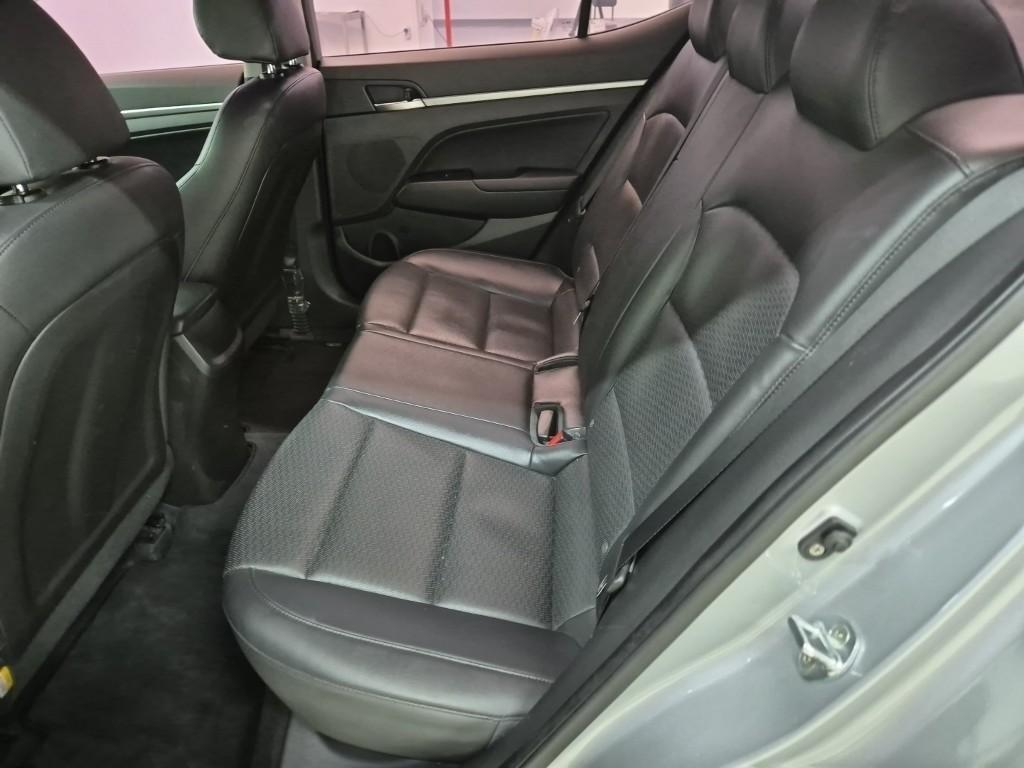 HYUNDAI Avante - Vista 12