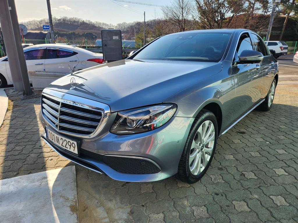 Mercedes Benz E class 2018 Gris - Importación desde Corea - HF Imports Iquique - Foto 1