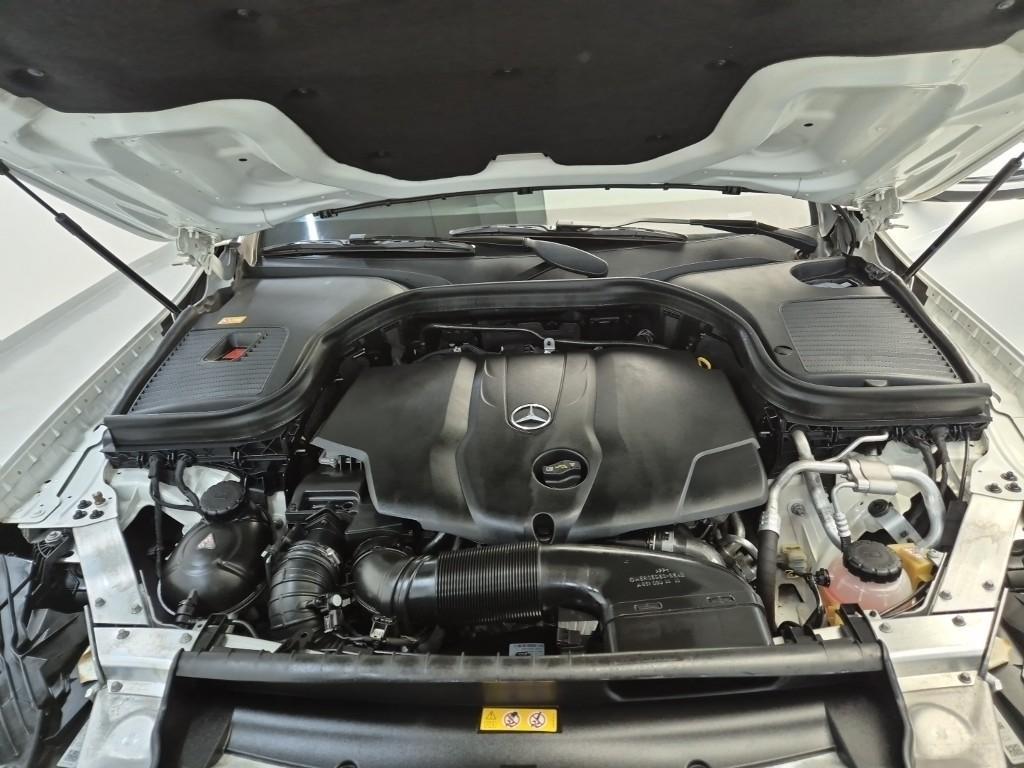 Mercedes Benz GLC Class - Vista 5