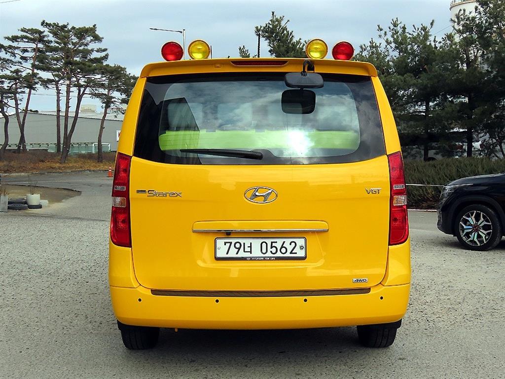 HYUNDAI Starex - Vista 4