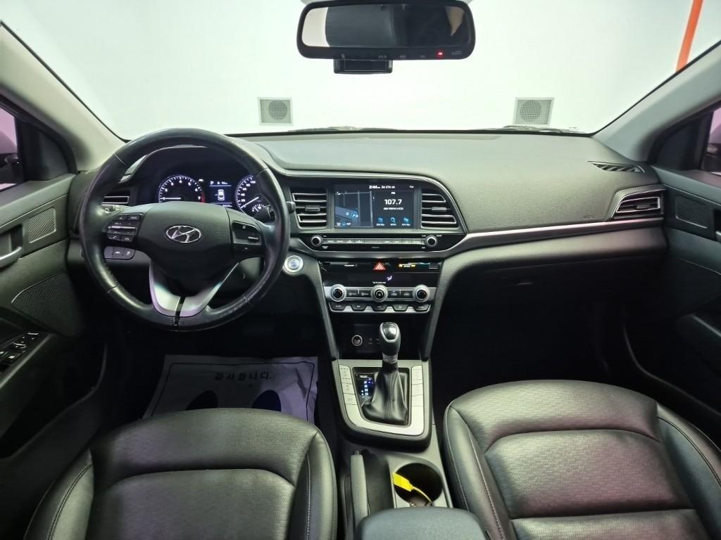 HYUNDAI Avante - Vista 7