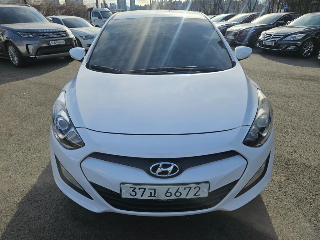HYUNDAI i30 2013 Blanco - Importación desde Corea - HF Imports Iquique - Foto 1