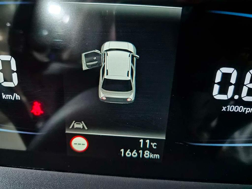 HYUNDAI Casper - Vista 9