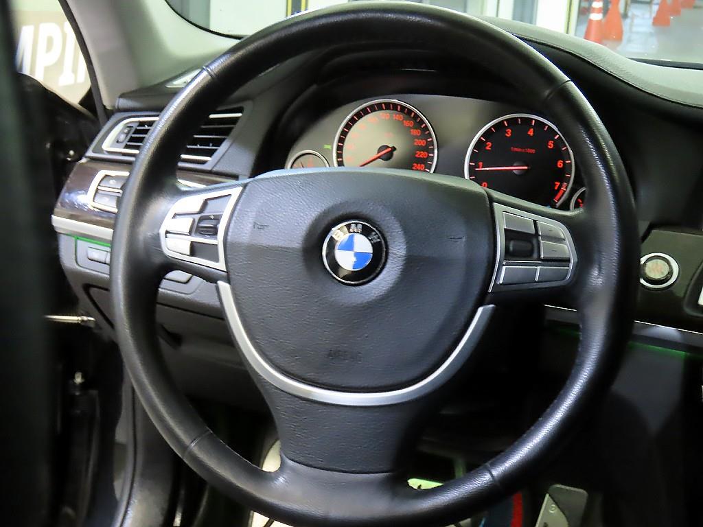 BMW 7 Series - Vista 8