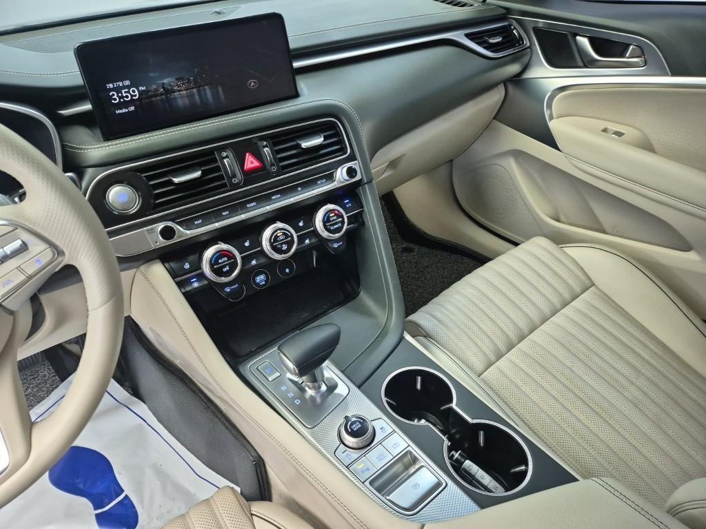 Genesis G70 - Vista 10