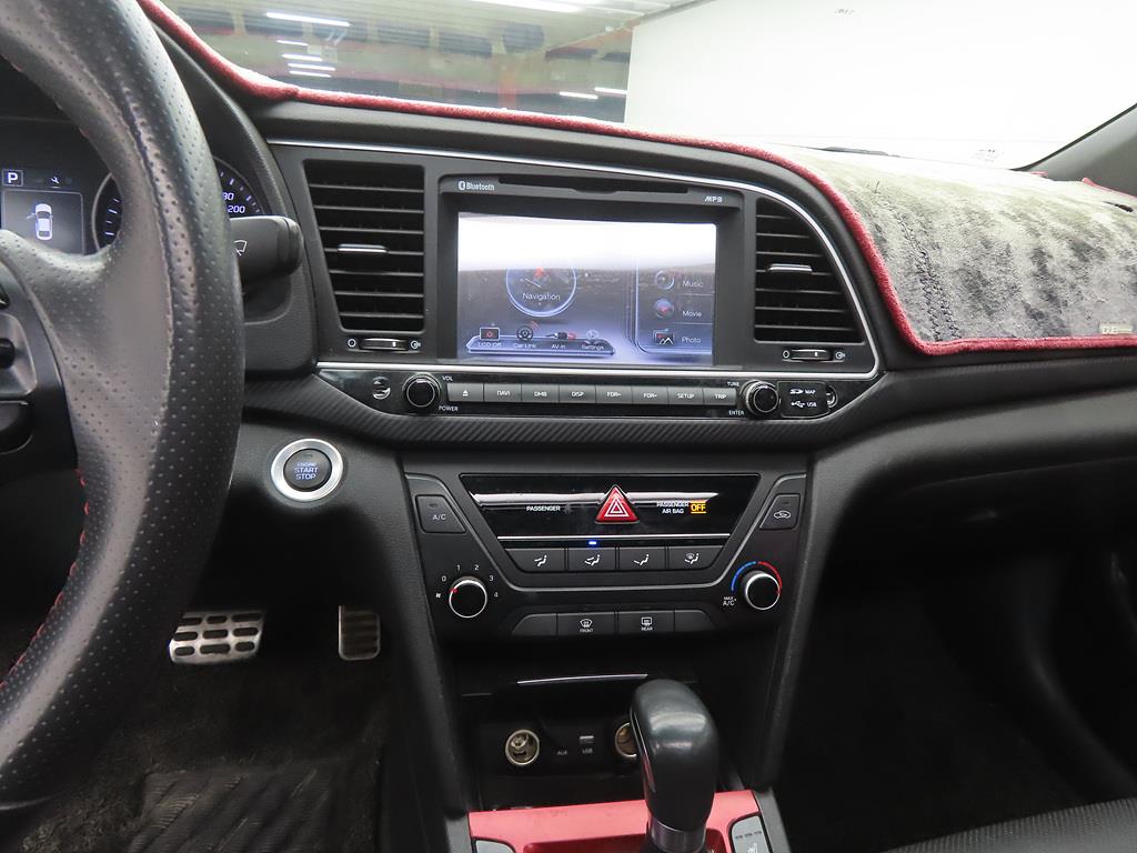 HYUNDAI Avante - Vista 10