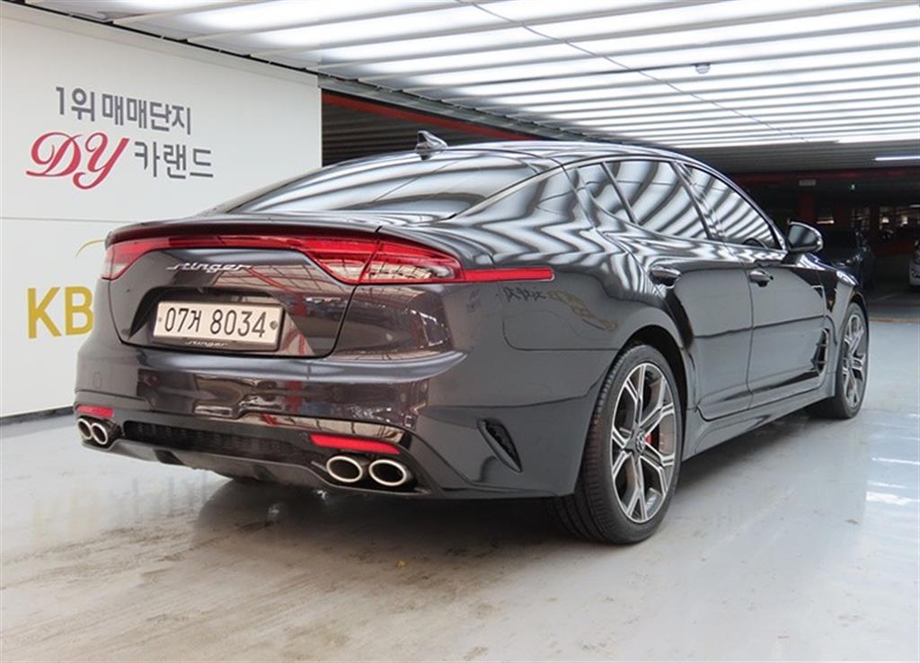 KIA Stinger - Vista 4