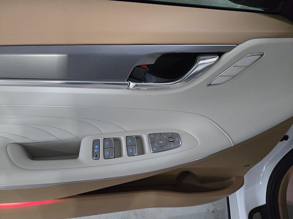 HYUNDAI Grandeur - Vista 12