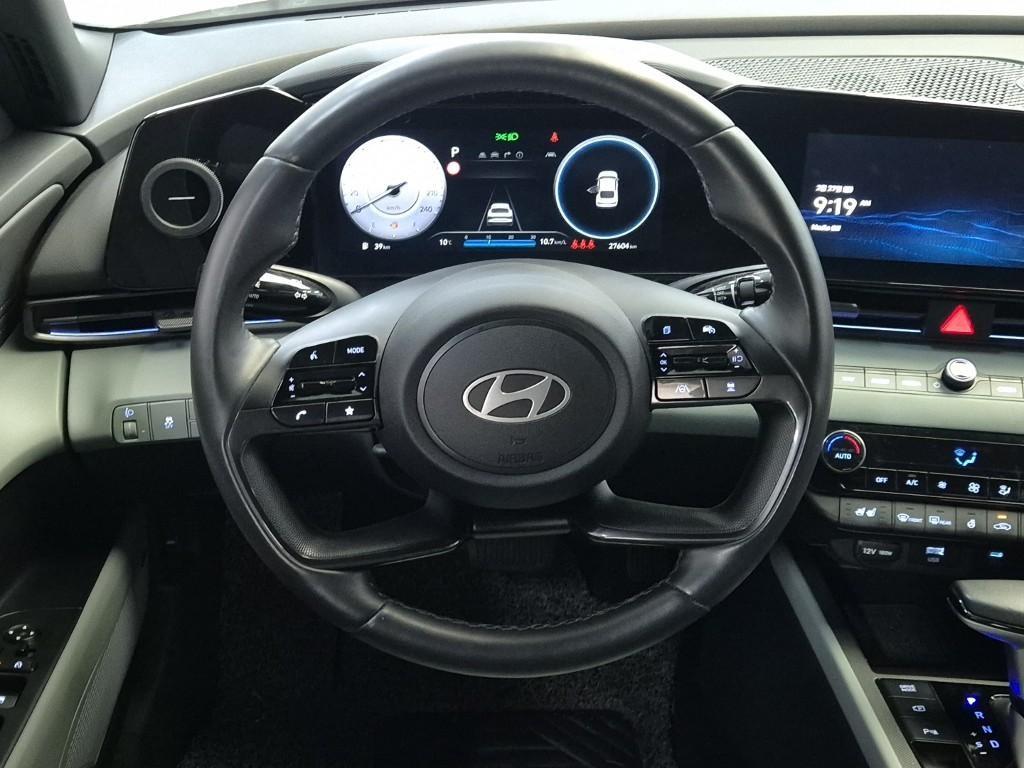 HYUNDAI Avante - Vista 9