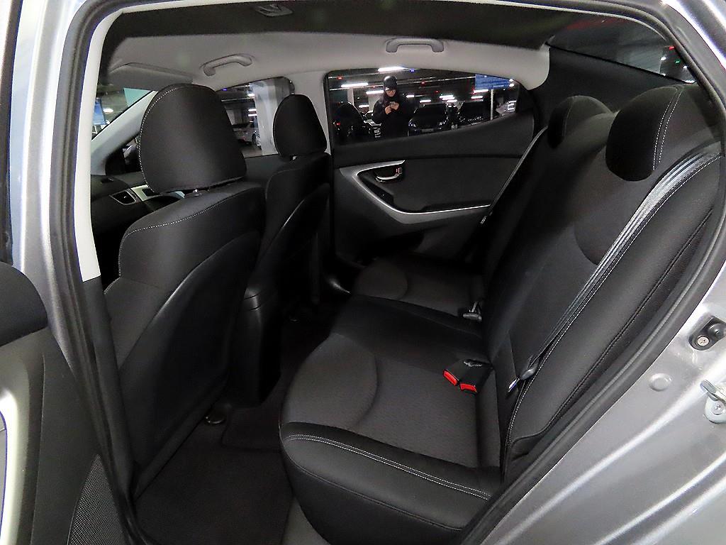 HYUNDAI Avante - Vista 7