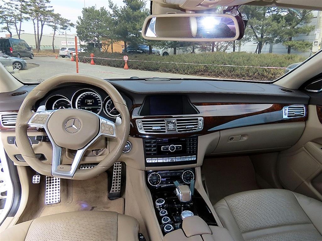 Mercedes Benz CLS Class - Vista 7