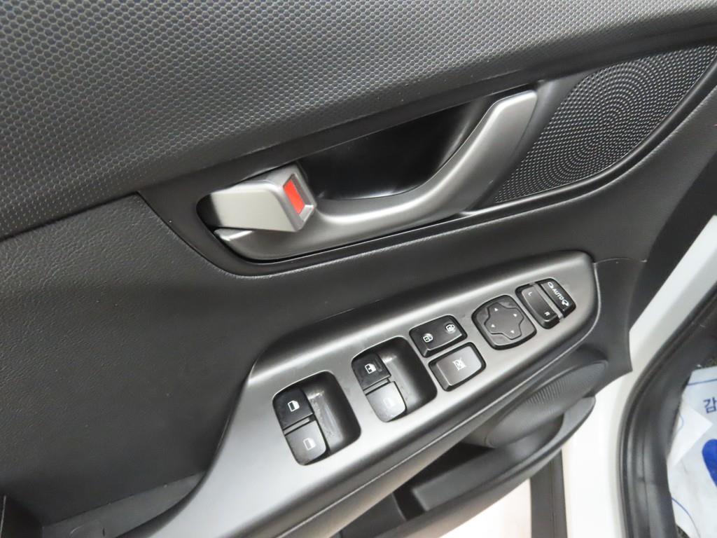 HYUNDAI Kona - Vista 9