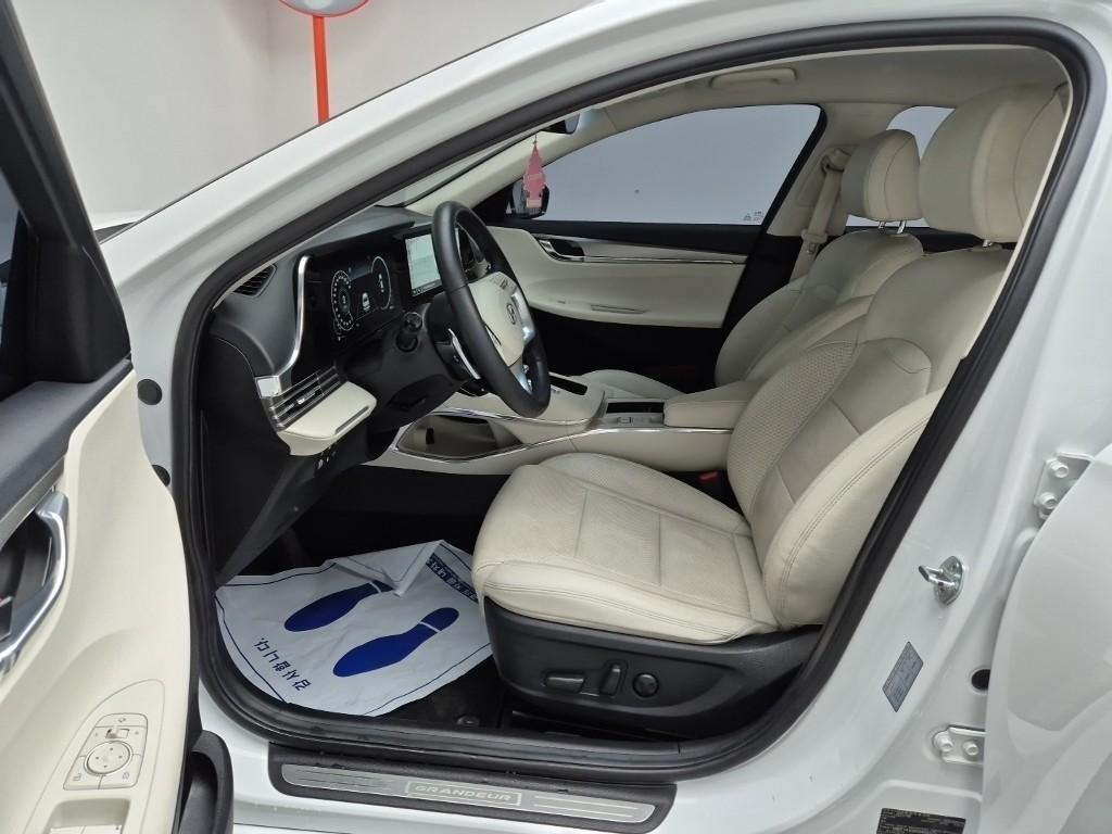 HYUNDAI Grandeur - Vista 11