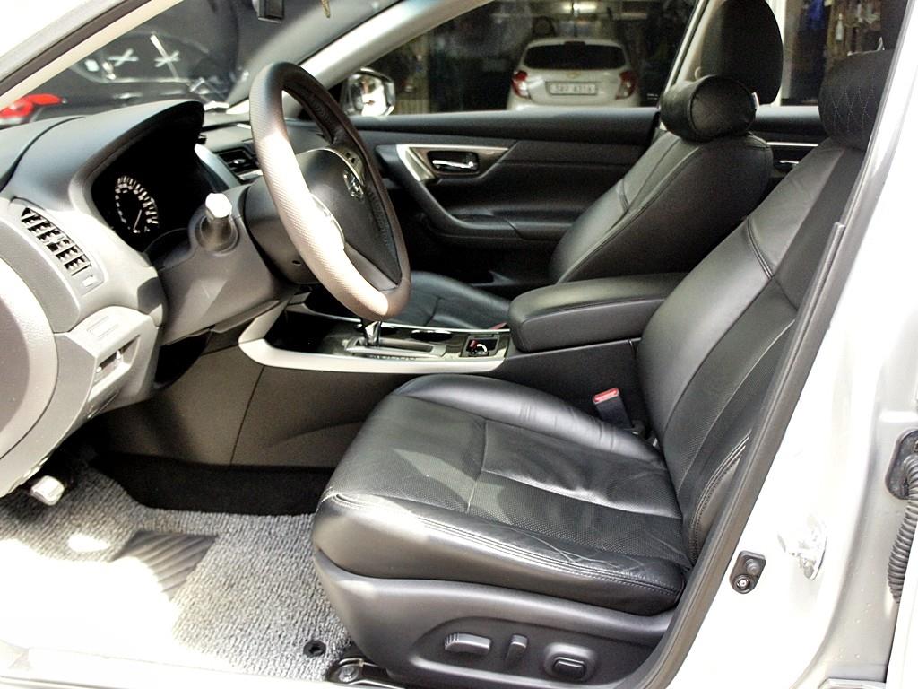 Nissan Altima - Vista 7