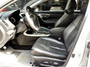 Nissan Altima - Vista 8