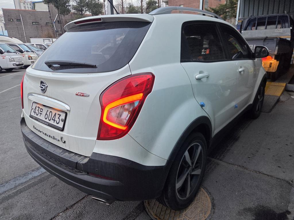 Ssangyong Korando - Vista 4