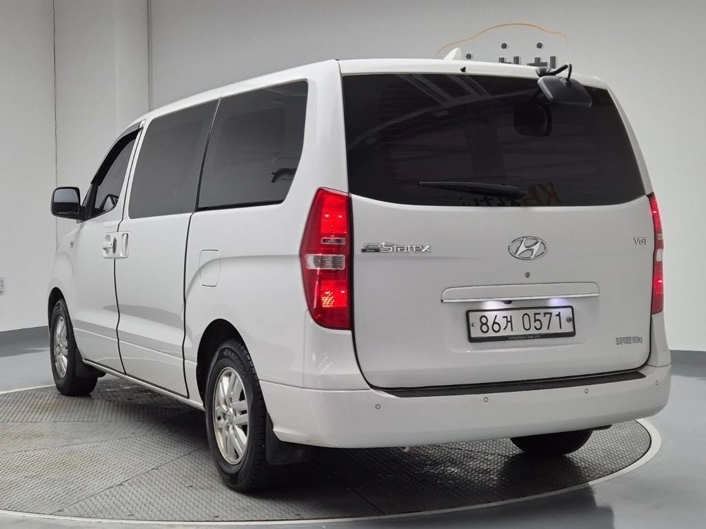 HYUNDAI Starex - Vista 2