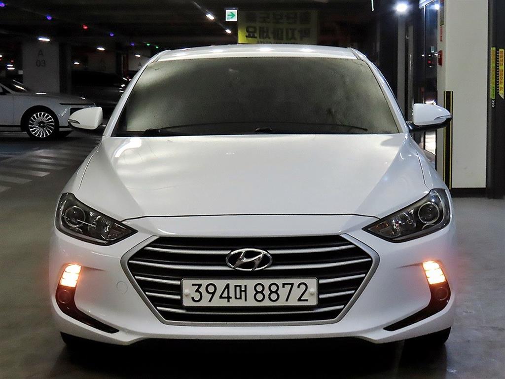 HYUNDAI Avante - Vista 2