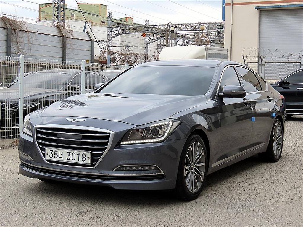 HYUNDAI Genesis - Vista 2