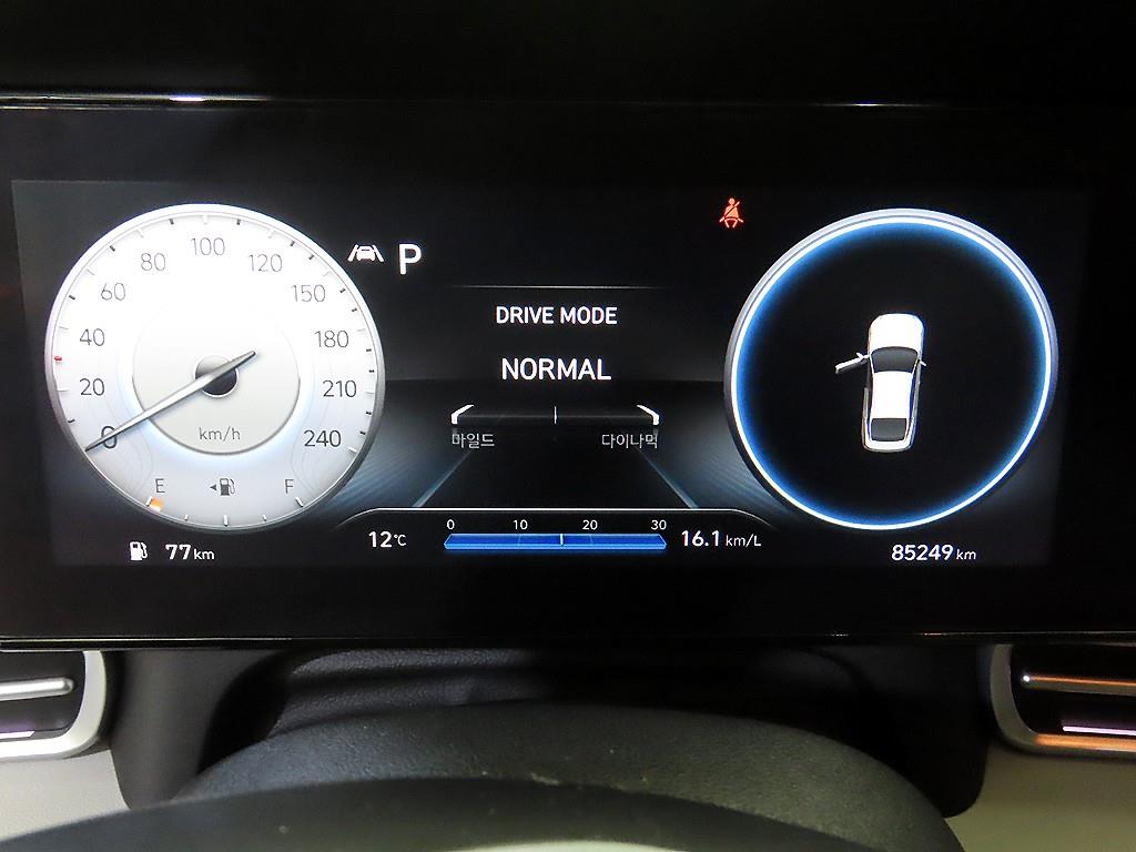 HYUNDAI Avante - Vista 9