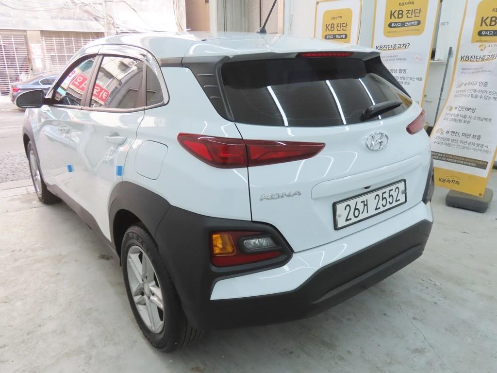 HYUNDAI Kona - Vista 4
