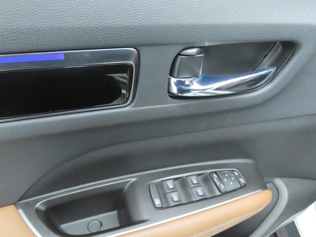 SAMSUNG QM6 - Vista 9