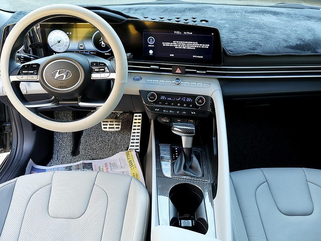 HYUNDAI Avante - Vista 9