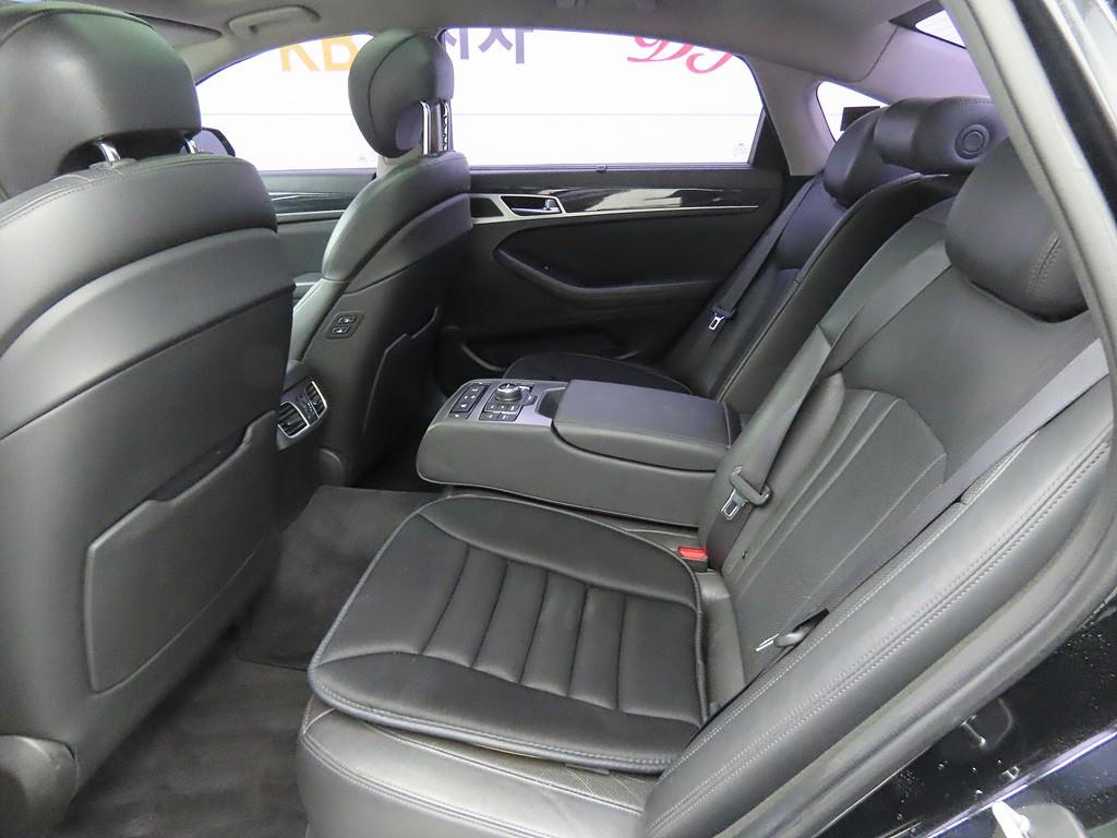 HYUNDAI Genesis - Vista 6