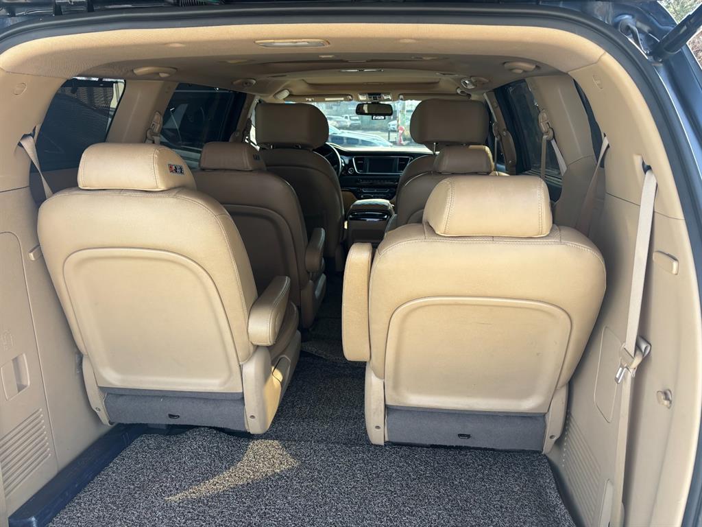 KIA Carnival - Vista 5