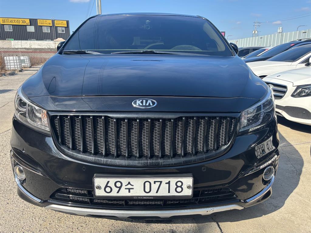 KIA Carnival 2017 Negro - Importación desde Corea - HF Imports Iquique - Foto 1