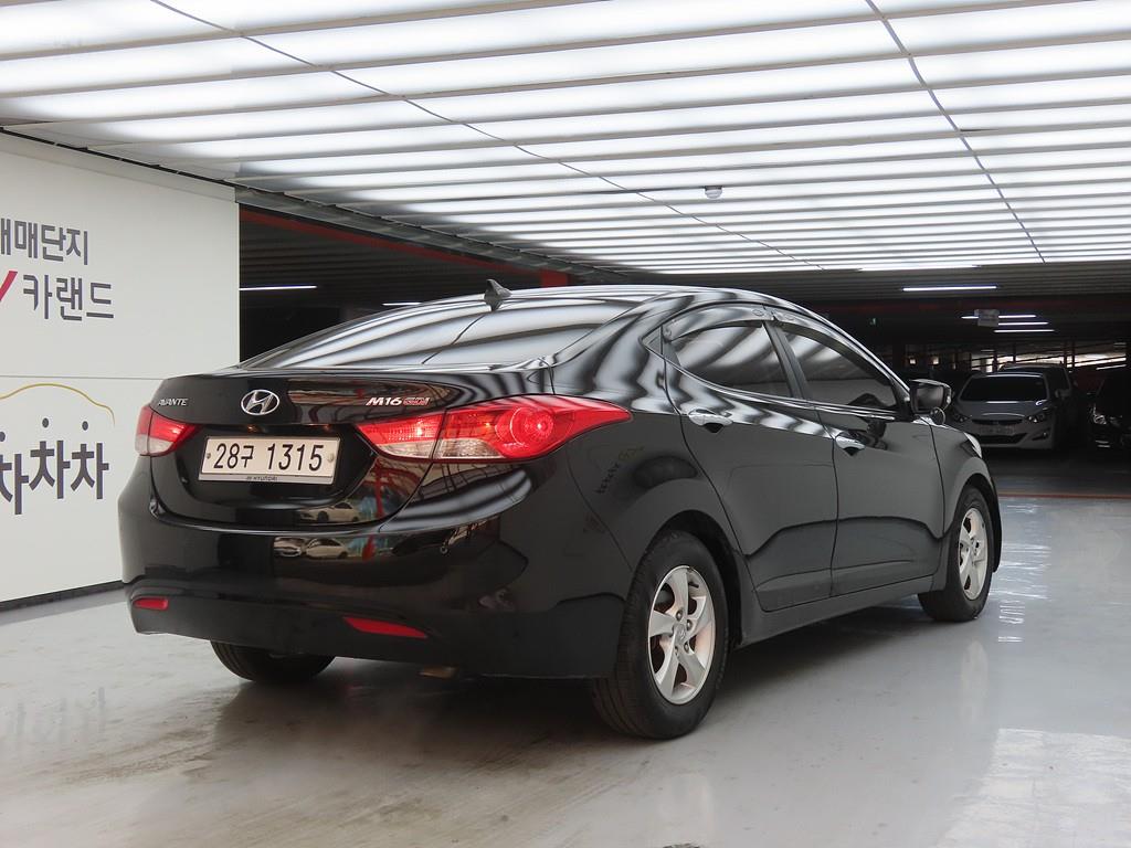 HYUNDAI Avante - Vista 4