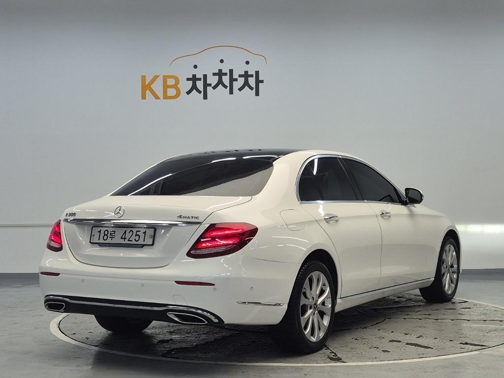 Mercedes Benz E class - Vista 2