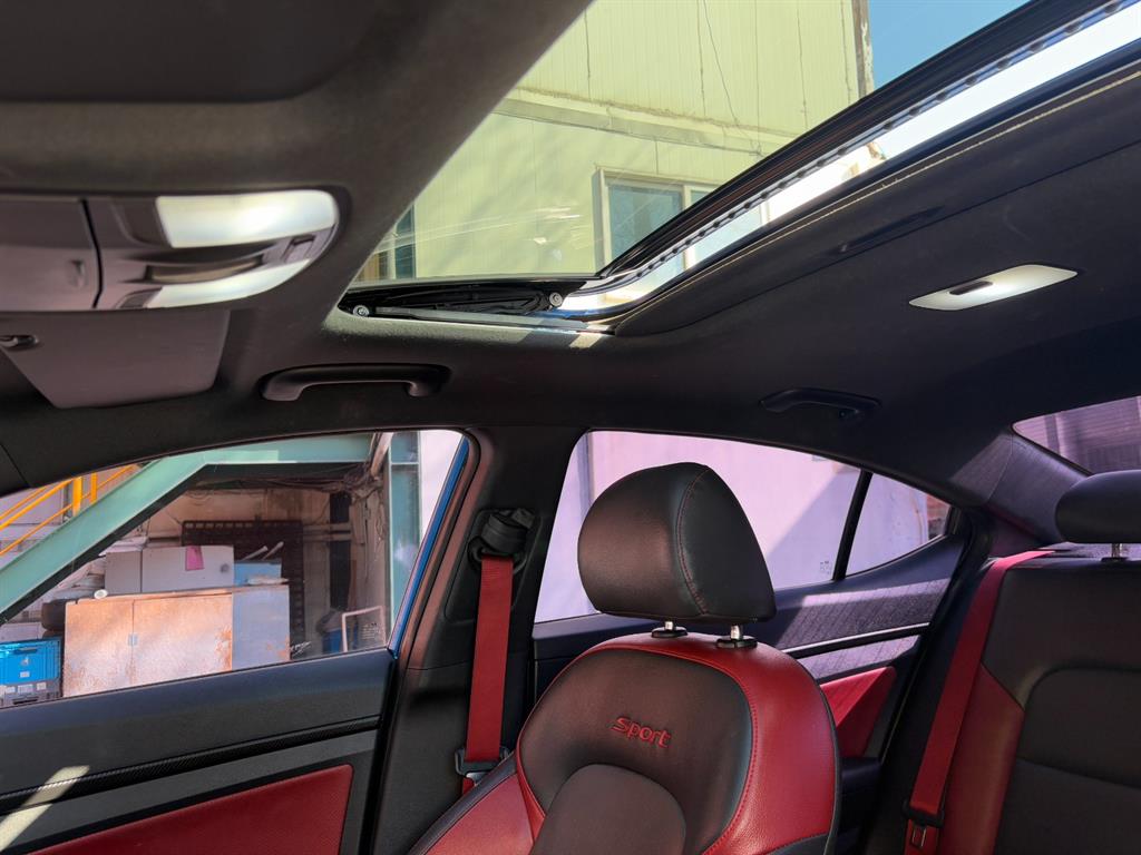 HYUNDAI Avante - Vista 5