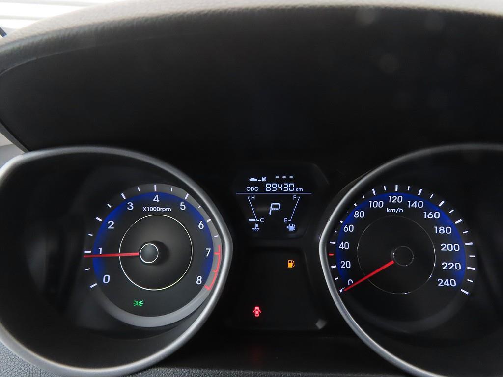 HYUNDAI Avante - Vista 9