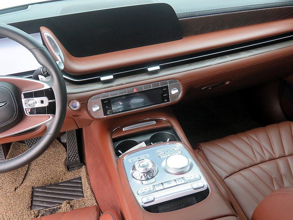 Genesis G90 - Vista 11