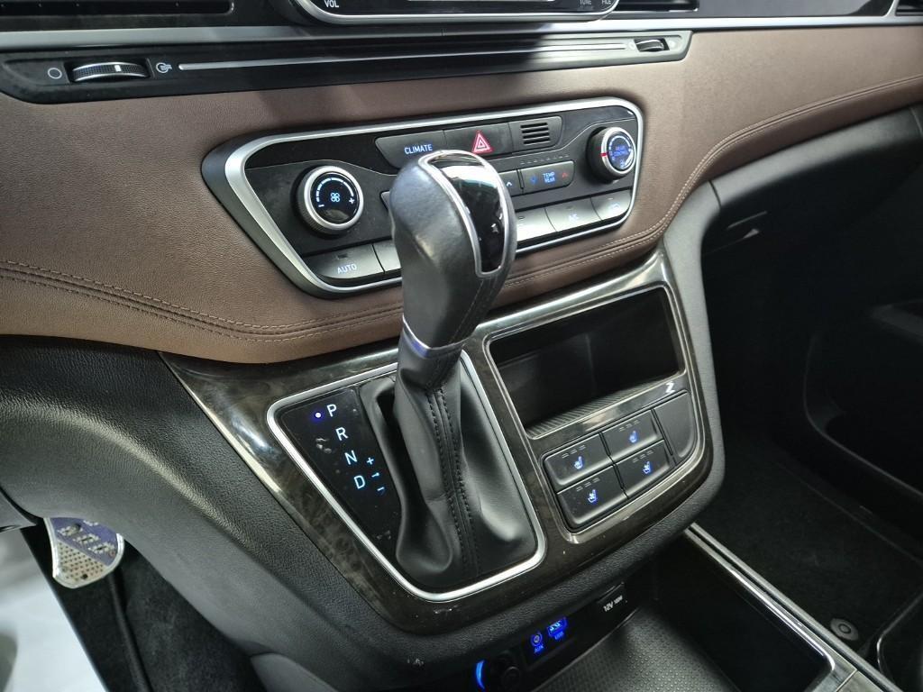 HYUNDAI Starex - Vista 8