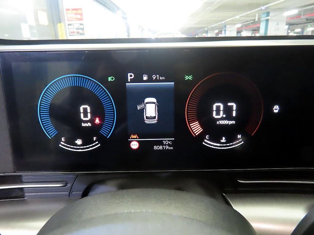 HYUNDAI Kona - Vista 8