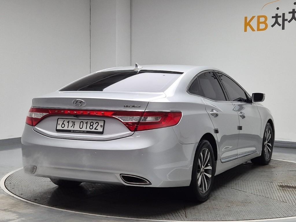 HYUNDAI Grandeur - Vista 3