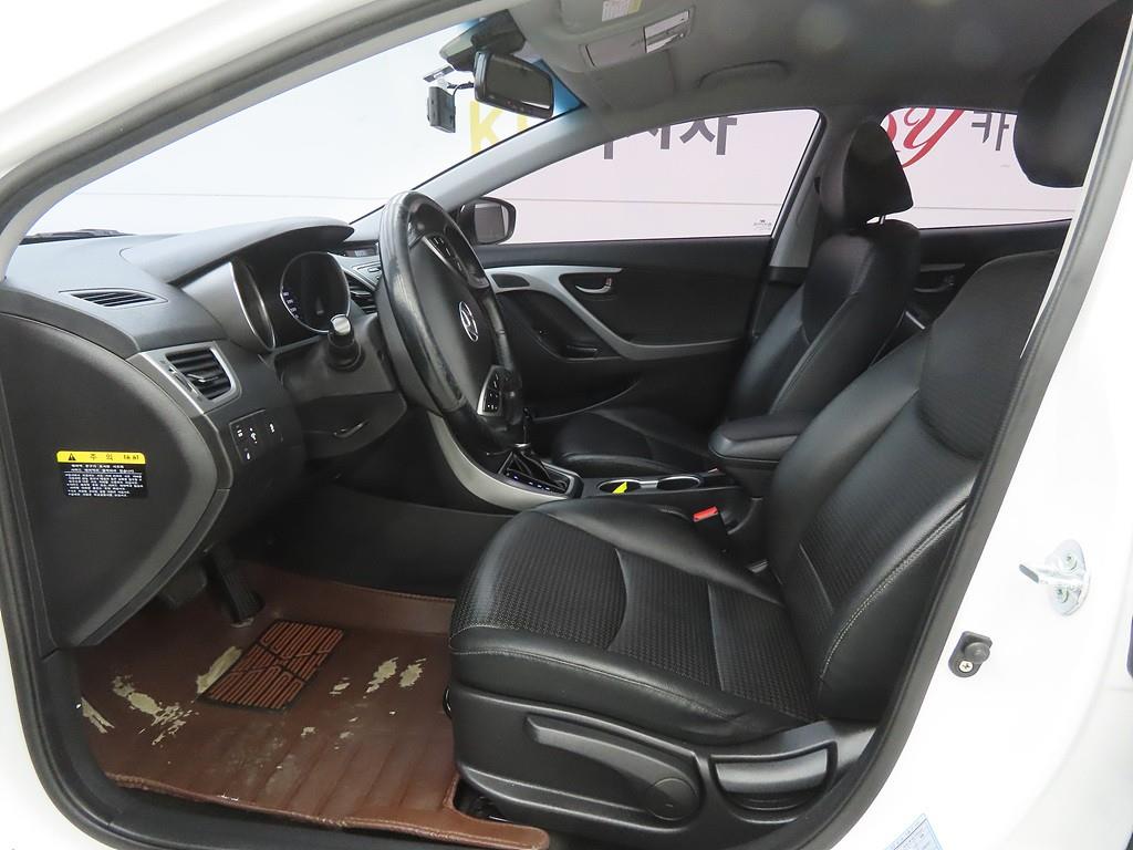 HYUNDAI Avante - Vista 5