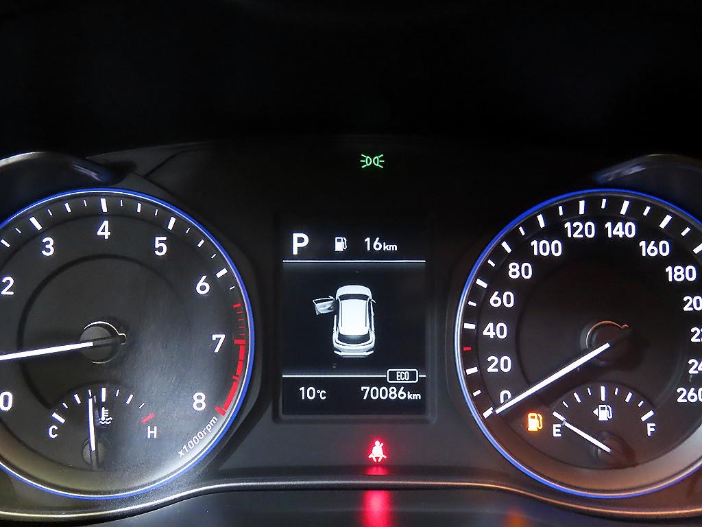 HYUNDAI Kona - Vista 9