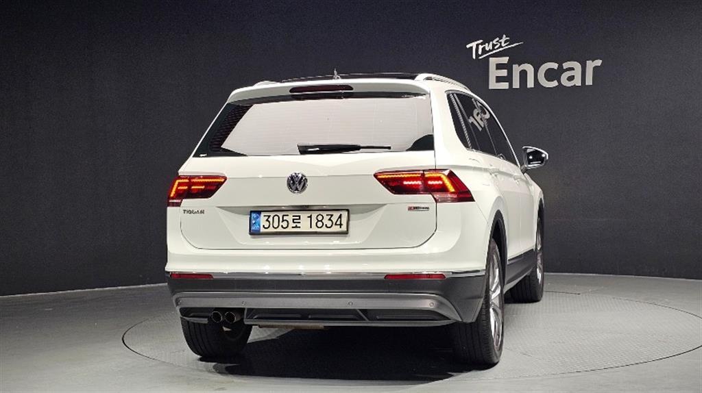 Volkswagen Tiguan - Vista 4
