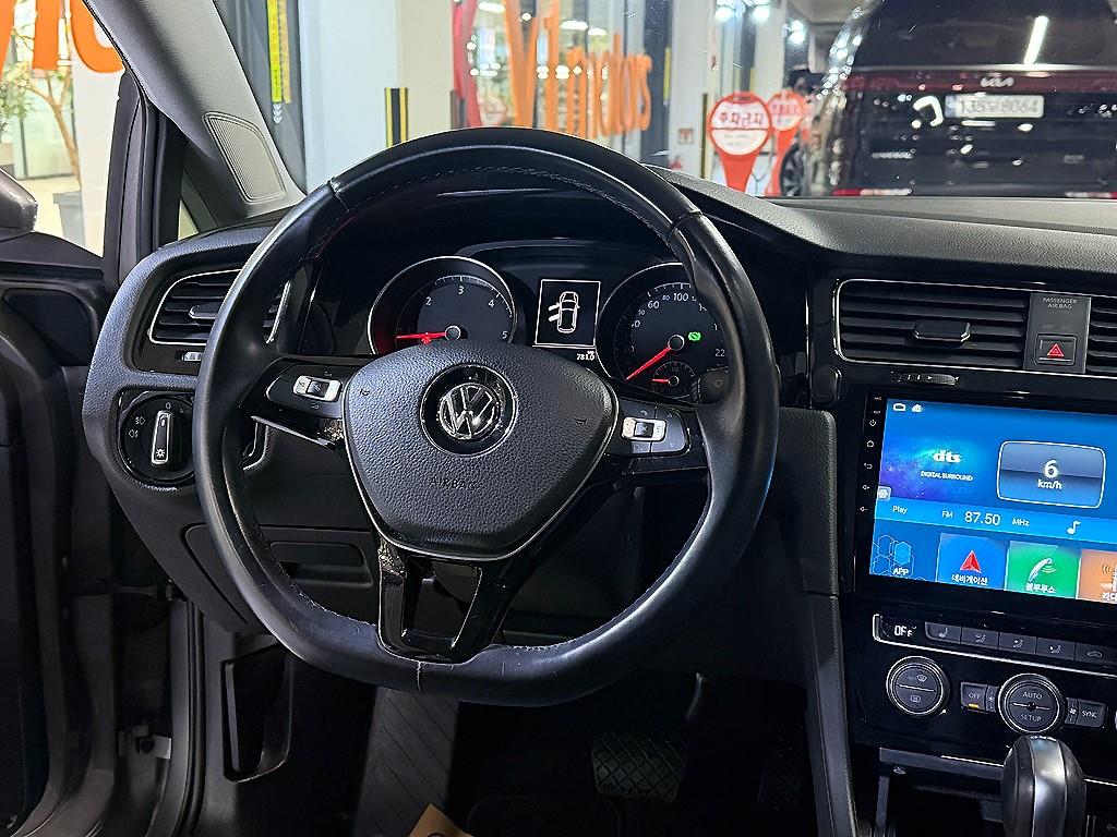Volkswagen Golf - Vista 9