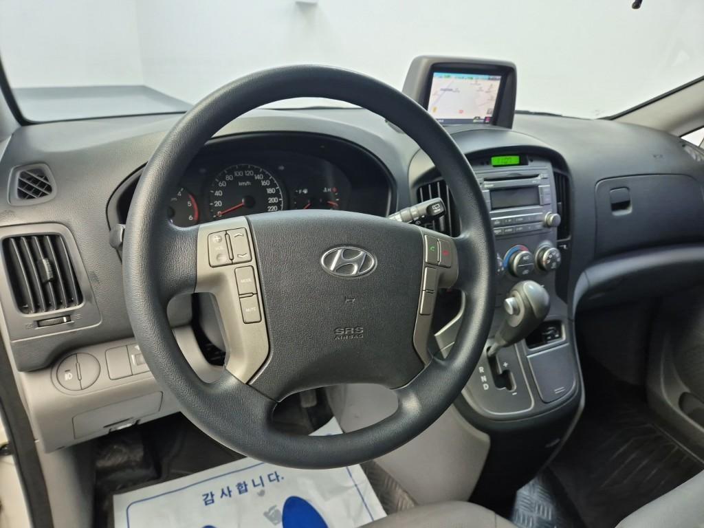 HYUNDAI Starex - Vista 9