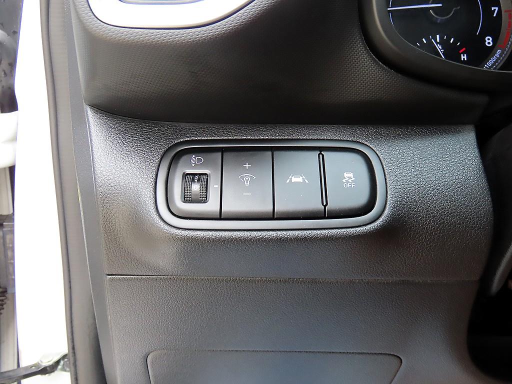 HYUNDAI Venue - Vista 12