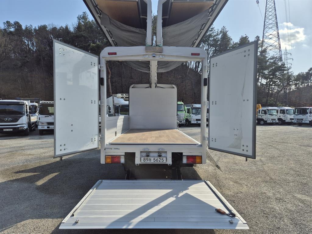 medium and large cargo truck - Vista 12